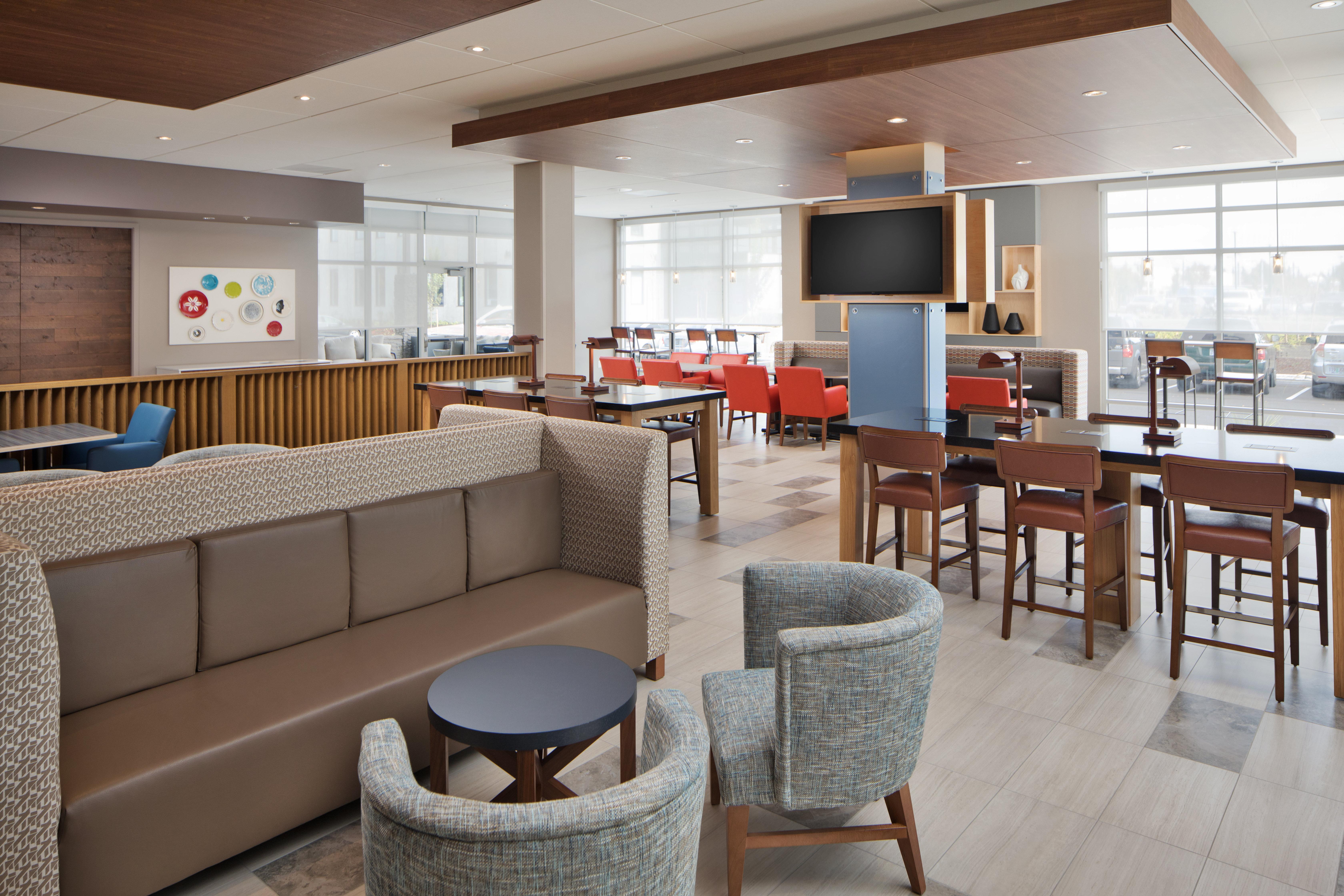 Holiday Inn Express & Suites - Portland Airport - Cascade Stn By Ihg Bagian luar foto