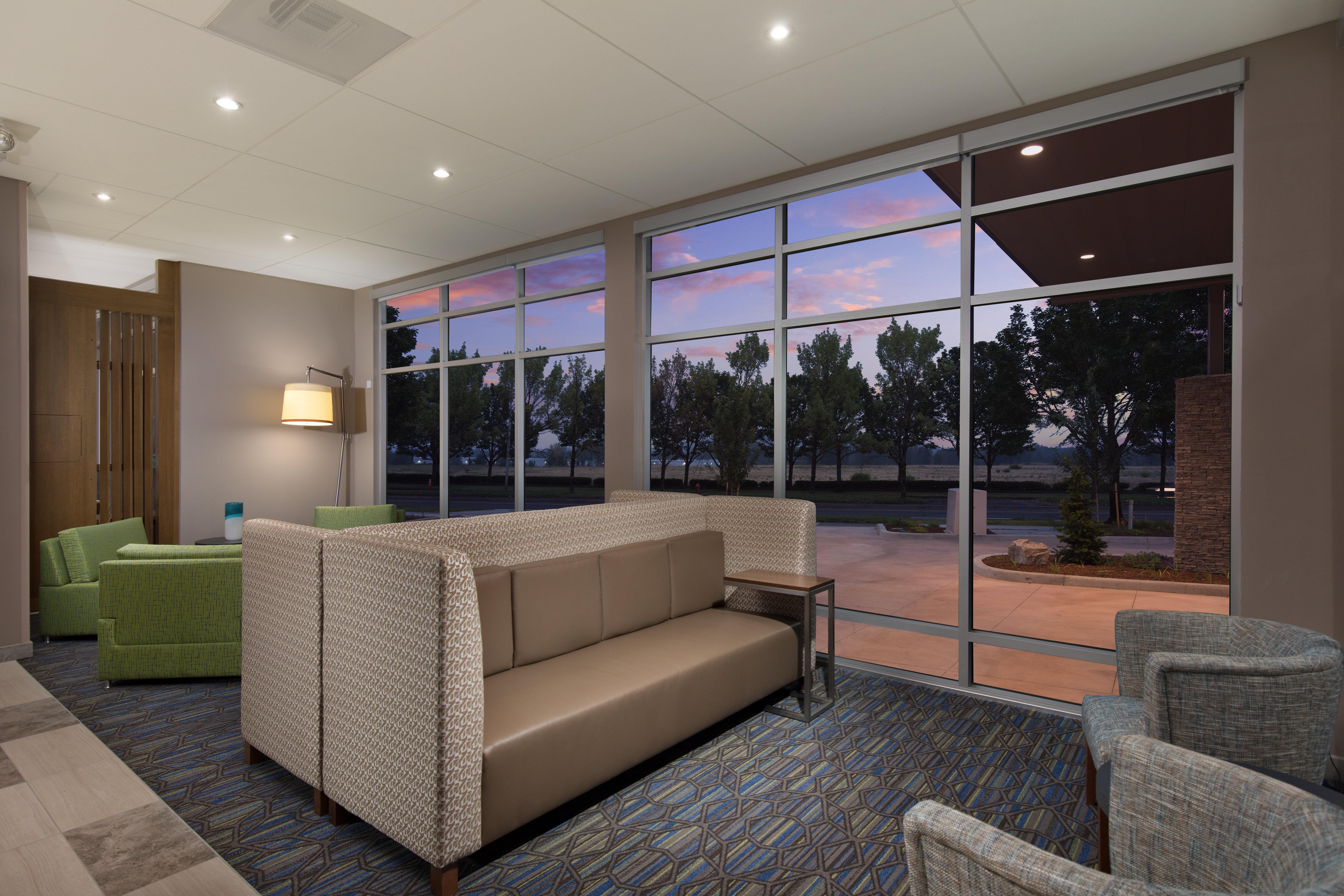 Holiday Inn Express & Suites - Portland Airport - Cascade Stn By Ihg Bagian luar foto