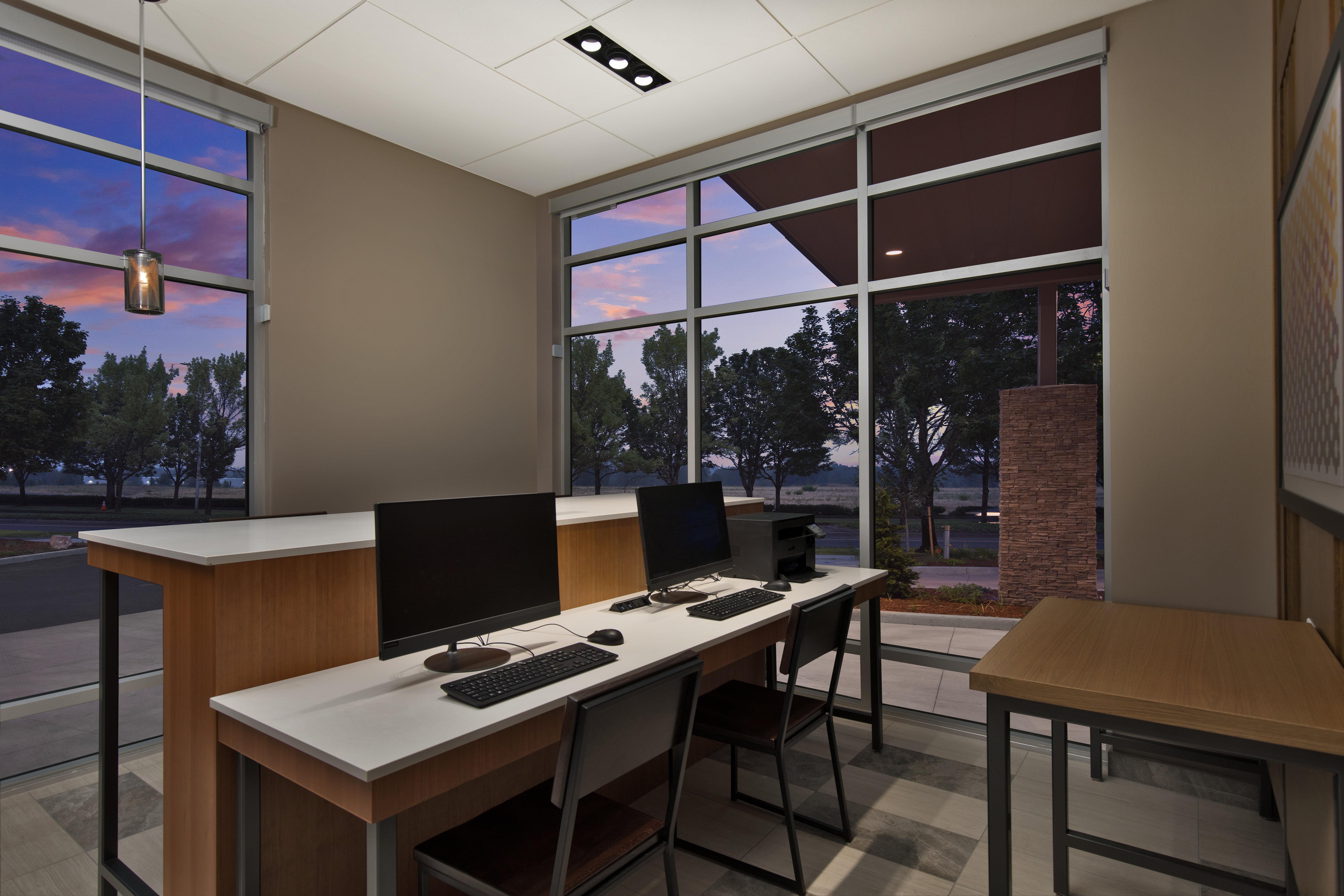 Holiday Inn Express & Suites - Portland Airport - Cascade Stn By Ihg Bagian luar foto